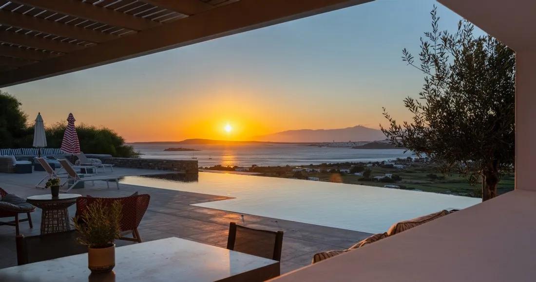 Luxurious villa for sale with pool and sea views 2680108146