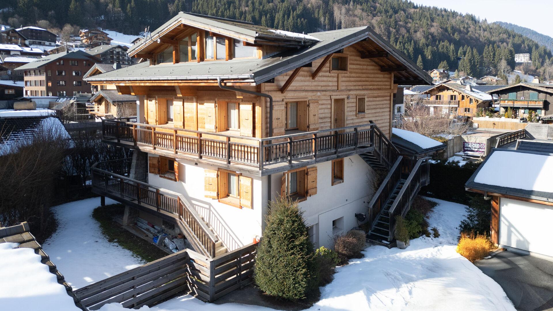 Spacious 6-bedroom chalet - Resort center for sale in Morzine 2722002677