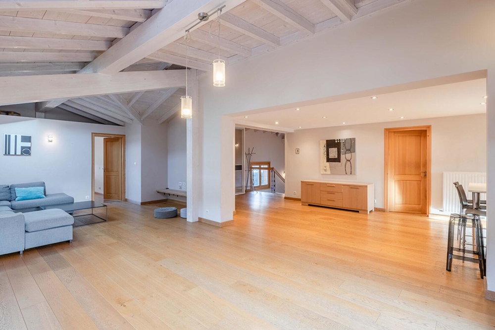 Spacious 6-bedroom chalet – Resort center for sale in Morzine 2722002677