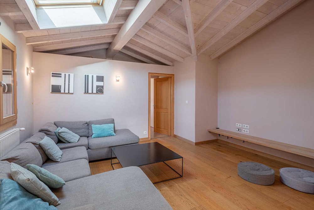Spacious 6-bedroom chalet – Resort center for sale in Morzine 2722002677
