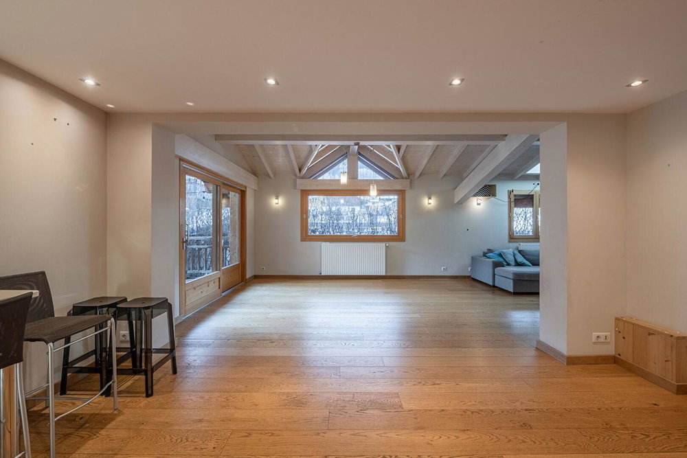 Spacious 6-bedroom chalet – Resort center for sale in Morzine 2722002677