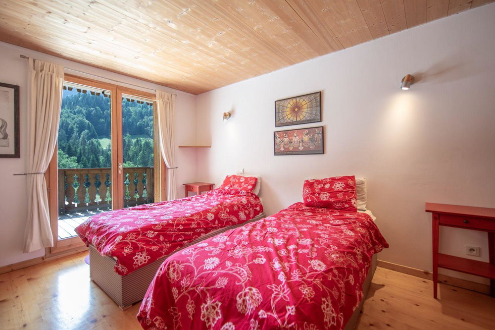 Spacious 7-bedroom chalet – at the foot of the Nyon cable car for sale in Morzine 2754243098