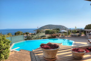 Villa of 1,000 m² for sale in Anavissos 2760103707