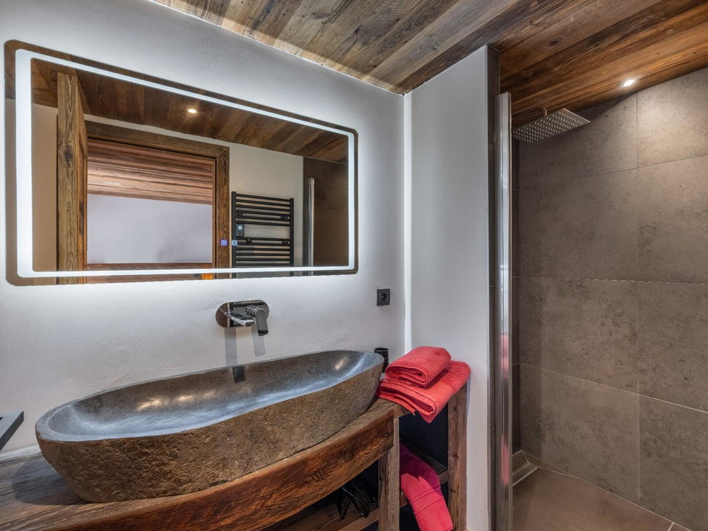 Luxury 4-Bedroom Chalet with Spa, Jacuzzi & Mountain Views – Near Méribel Slopes 2763354933