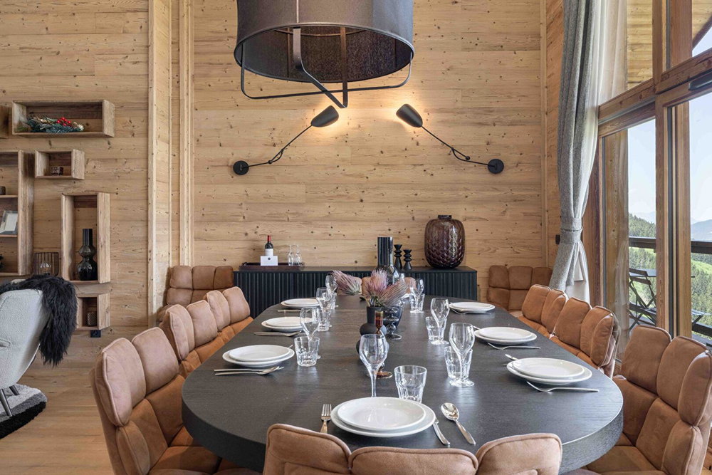 Family penthouse in the heart of the mountains for sale in Courchevel 2883707049