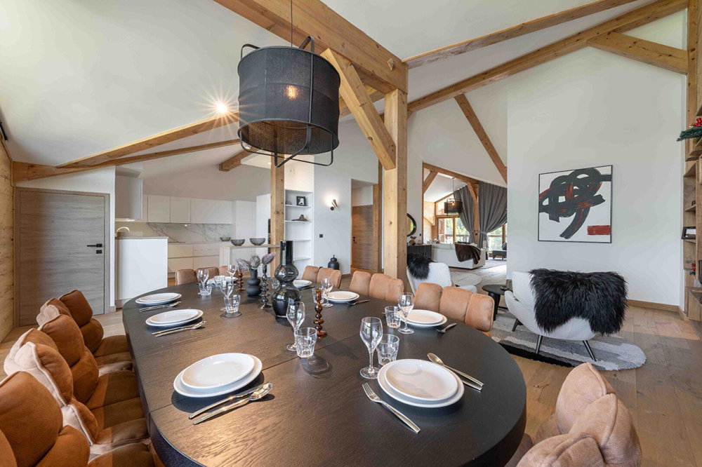 Family penthouse in the heart of the mountains for sale in Courchevel 2883707049