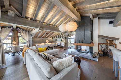An exceptional chalet just a stone’s throw from the slopes for sale in Courchevel 2888295179