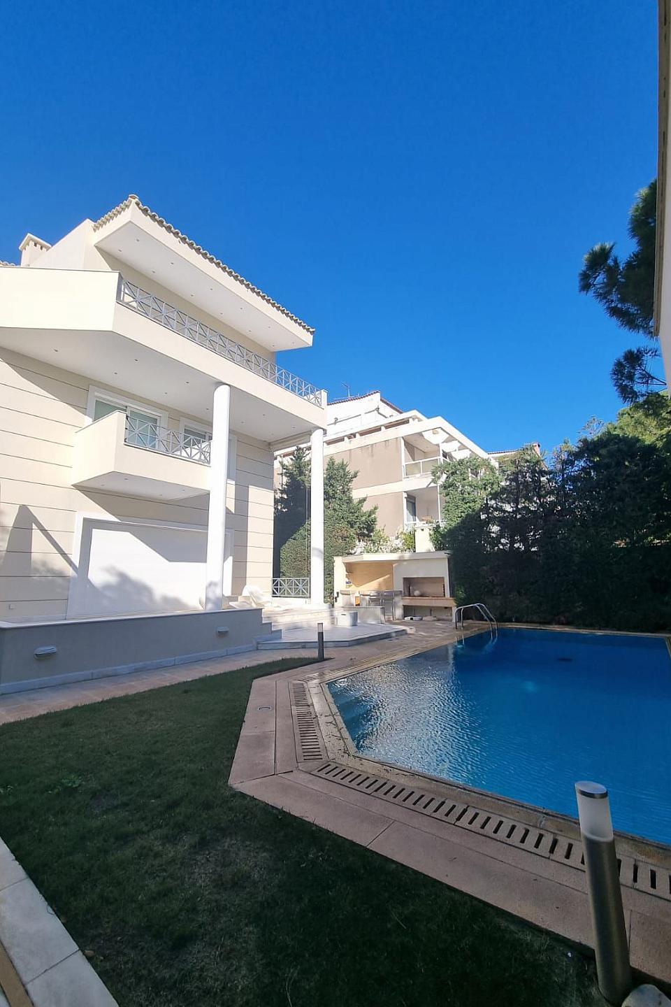 House of 1,020 m² for sale in Vouliagmeni 2935749586