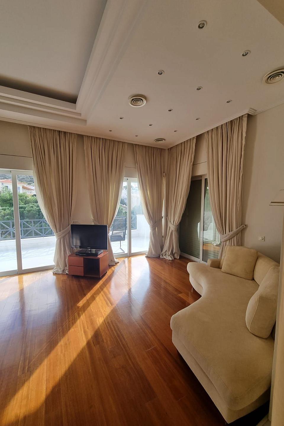 House of 1,020 m² for sale in Vouliagmeni 2935749586