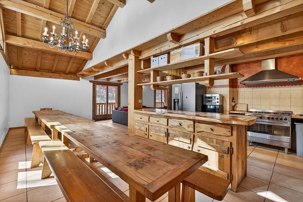 Spacious chalet with panoramic mountain views for sale in Saint-Martin-de-Belleville 3179396740
