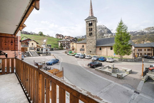 Great opportunity in the heart of the village for sale in Saint-Martin-de-Belleville 3187549050