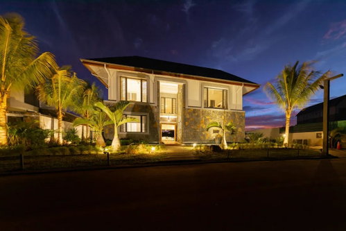 Exceptional luxury villa for sale with river and mountain views. 322030607