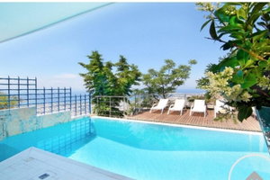 Villa of 520 m² for sale in Voula 3241920843