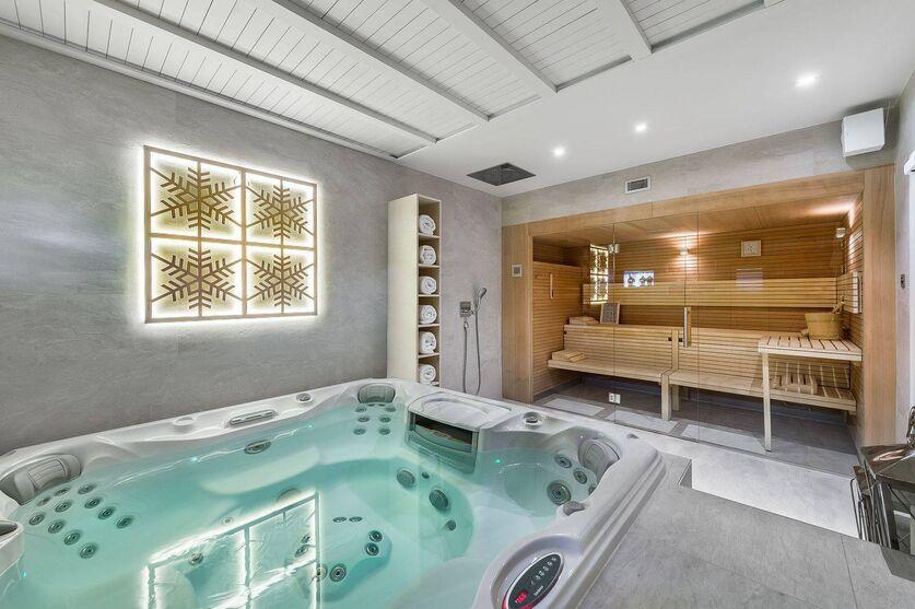 Magnificent chalet – Ski in, Ski out for sale in Courchevel 3369656442