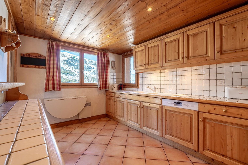 4-bedroom apartment + cabin, close to shops for sale in Meribel 3389140414