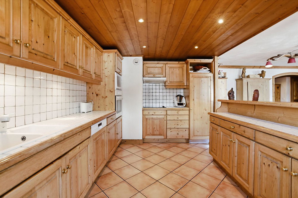 4-bedroom apartment + cabin, close to shops for sale in Meribel 3389140414