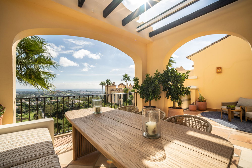 3-bedroom penthouse with sea and golf views at La Quinta, Marbella 3464522000