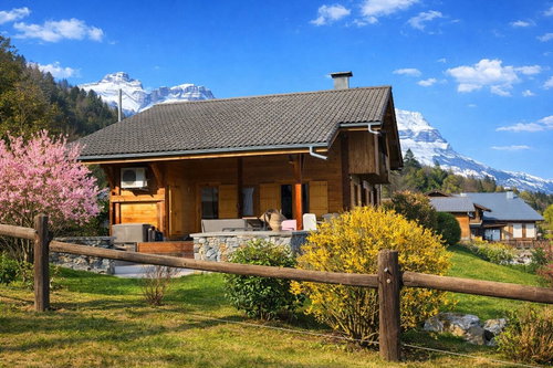 Family chalet – Three bedrooms – Panoramic views for sale in Megeve 3481176020