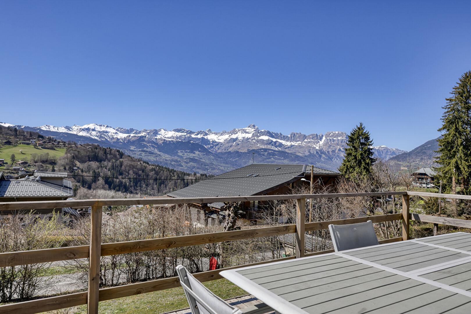 4-bedroom chalet - large grounds - close to the village centre for sale in Saint-Gervais Mont-Blanc 3543911790