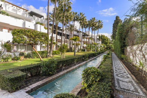 Luxury flat for sale in Marbella – Beach access, garden views, top-of-the-range amenities 3554705080