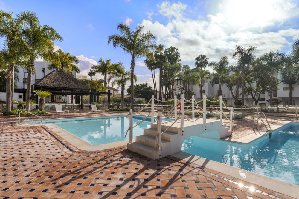 Luxury flat for sale in Marbella – Beach access, garden views, top-of-the-range amenities 3554705080