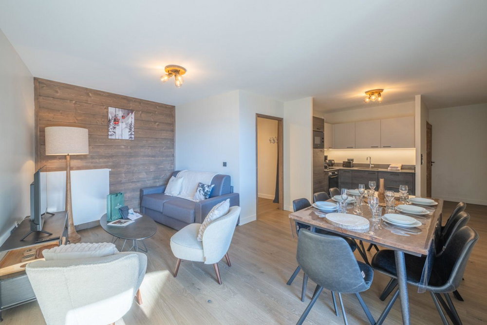 2-bedroom apartment with moutain corner – recent residence with enclosed garage and outbuildings for sale in Alpe d\ 3616254595