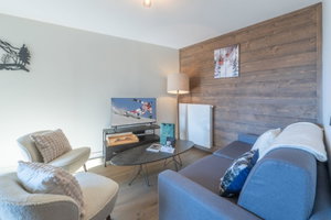 2-bedroom apartment with moutain corner – recent residence with enclosed garage and outbuildings for sale in Alpe d\ 3616254595