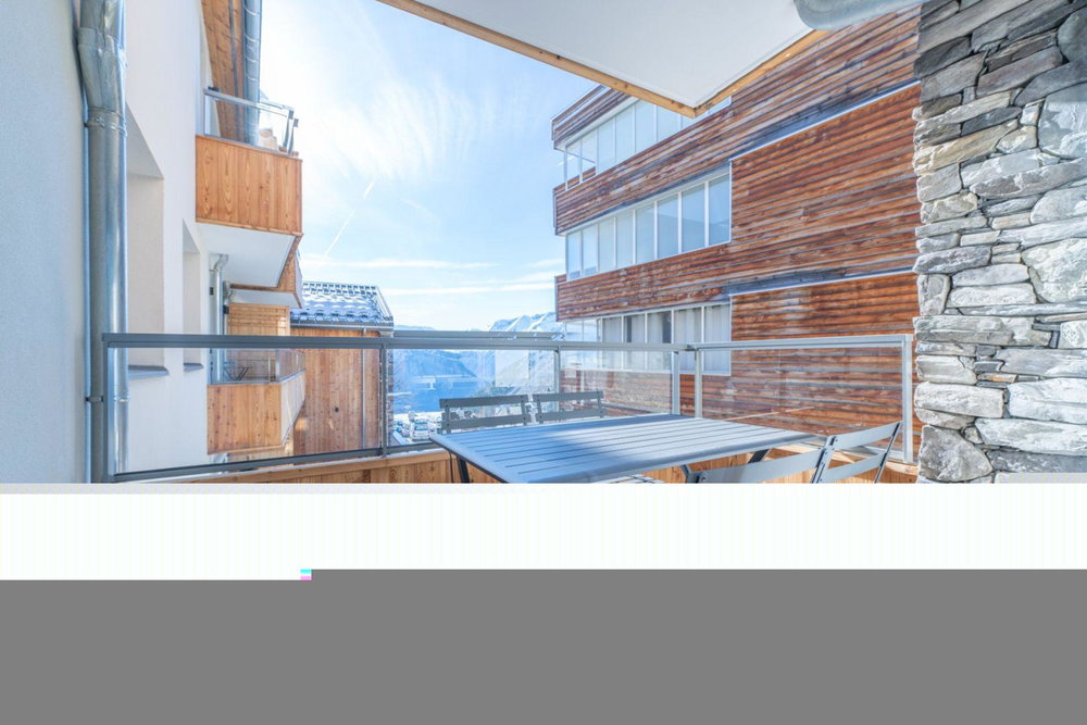 2-bedroom apartment with moutain corner – recent residence with enclosed garage and outbuildings for sale in Alpe d\ 3616254595