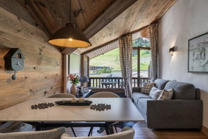A charming, renovated apartment just a stone’s throw from the slopes for sale in Courchevel 380910483
