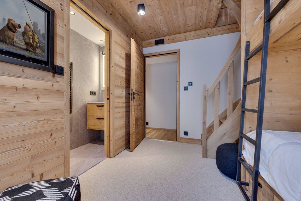 4-BEDROOM APARTMENT – NEAR THE CENTER AND THE SLOPES for sale in Val d\ 3849189336