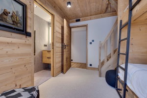 4-BEDROOM APARTMENT – NEAR THE CENTER AND THE SLOPES for sale in Val d\ 3849189336