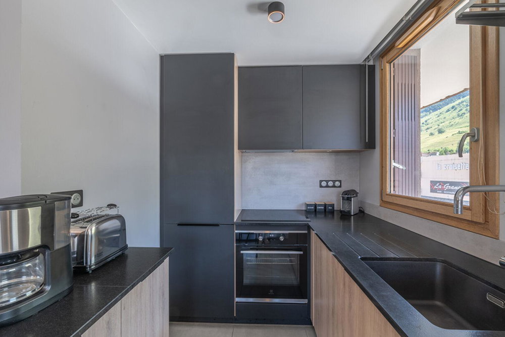Charming renovated 3-bedroom apartment – Prime location for sale in Les 2 Alpes 389667692