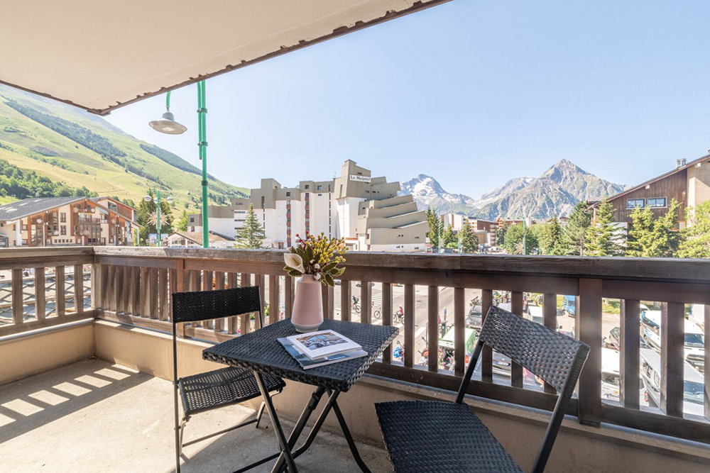 Charming renovated 3-bedroom apartment – Prime location for sale in Les 2 Alpes 389667692