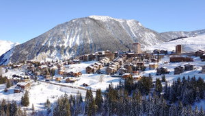 Chalet ideally located in the resort for sale in Courchevel 397865801