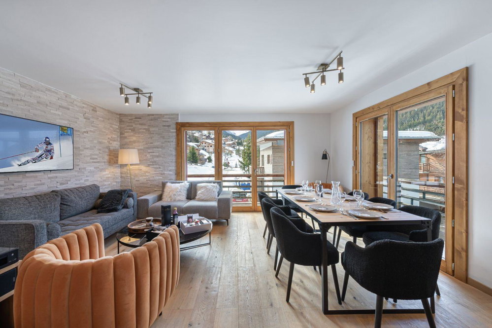 Chalet ideally located in the resort for sale in Courchevel 397865801