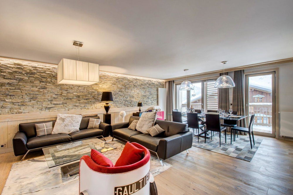 4 Room apartment in the village center for sale in Courchevel 4038254639