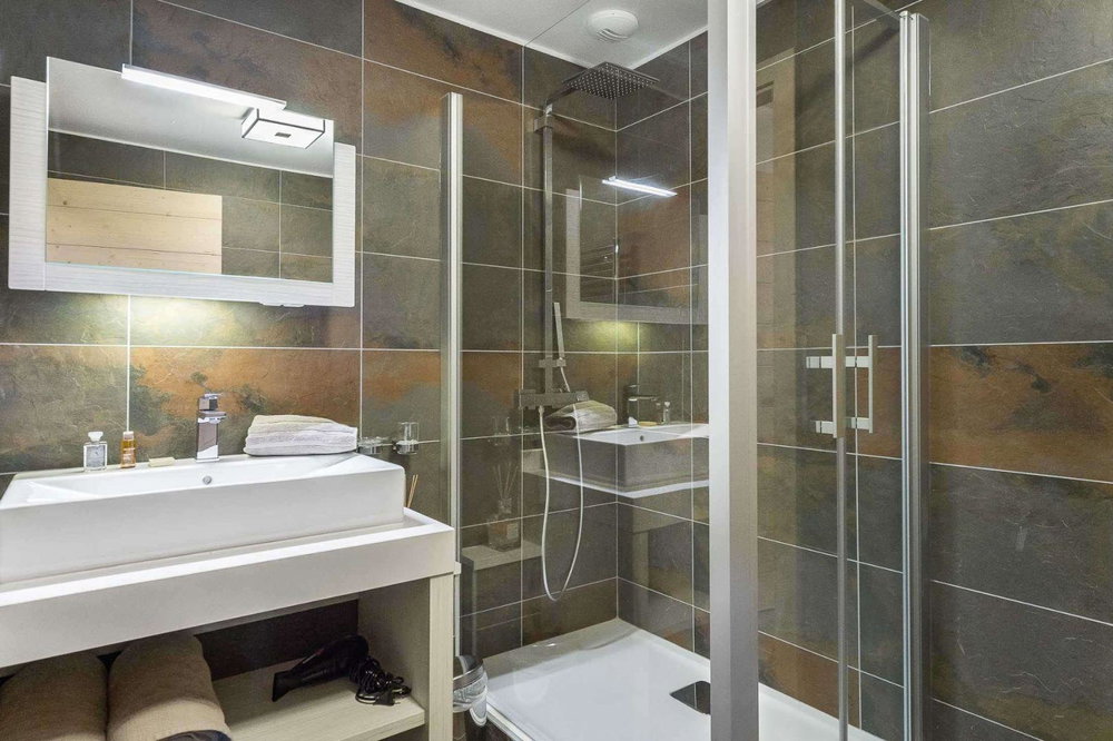 4 Room apartment in the village center for sale in Courchevel 4038254639