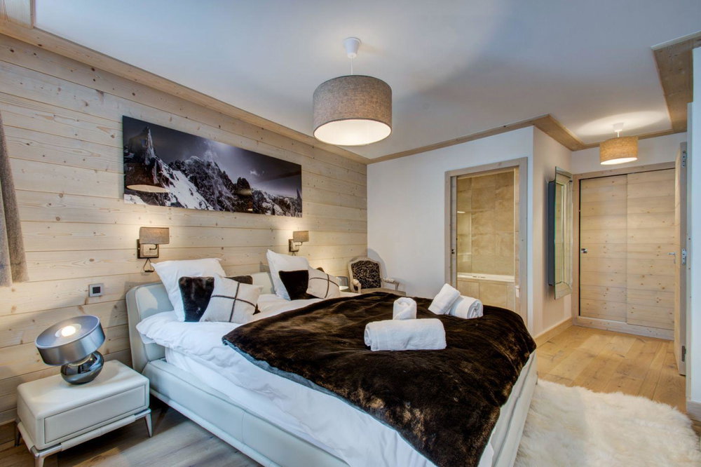 4 Room apartment in the village center for sale in Courchevel 4038254639