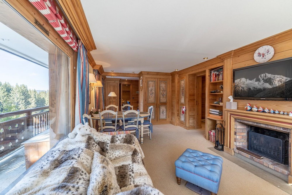 For sale: exceptional property jewels. 4104470010