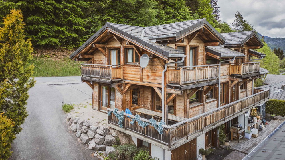 5-Bedroom Chalet – With Independent Apartment for sale in Morzine 4186947355