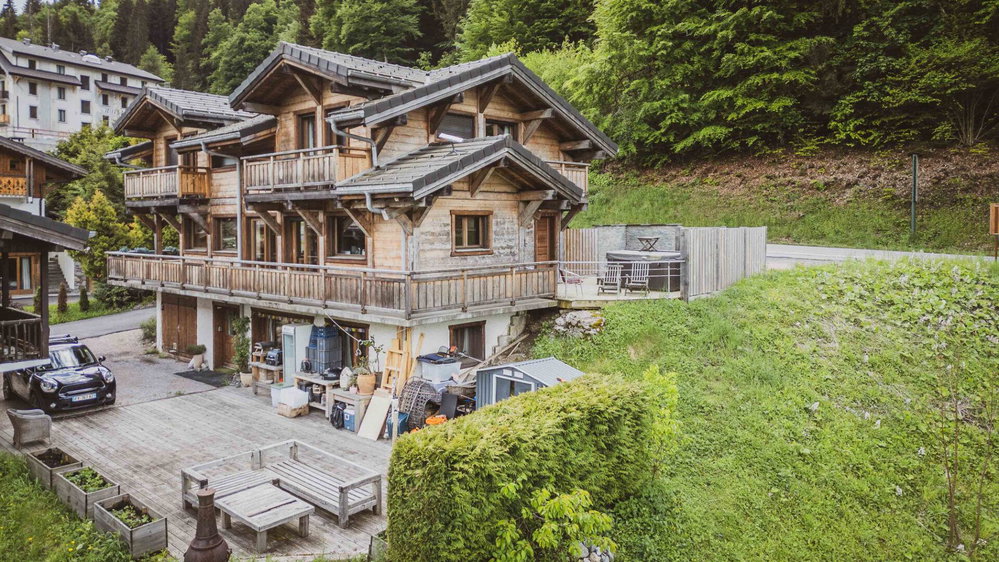 5-Bedroom Chalet – With Independent Apartment for sale in Morzine 4186947355