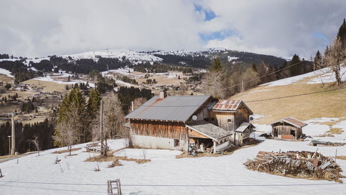 Authentic farmhouse to renovate – Prime location in Les Gets for sale in Les Gets 4246662424