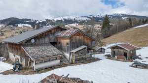 Authentic farmhouse to renovate – Prime location in Les Gets for sale in Les Gets 4246662424
