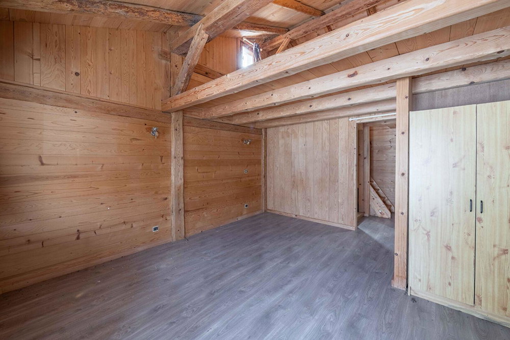 Authentic farmhouse to renovate – Prime location in Les Gets for sale in Les Gets 4246662424
