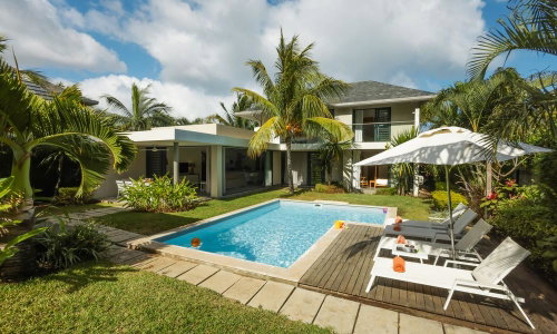 4 bedroom villa with bespoke services for sale in Rivière Noire 46299122