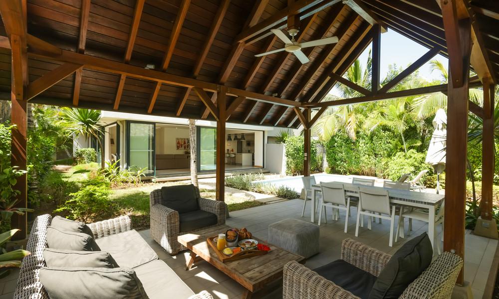 4 bedroom villa with bespoke services for sale in Rivière Noire 46299122
