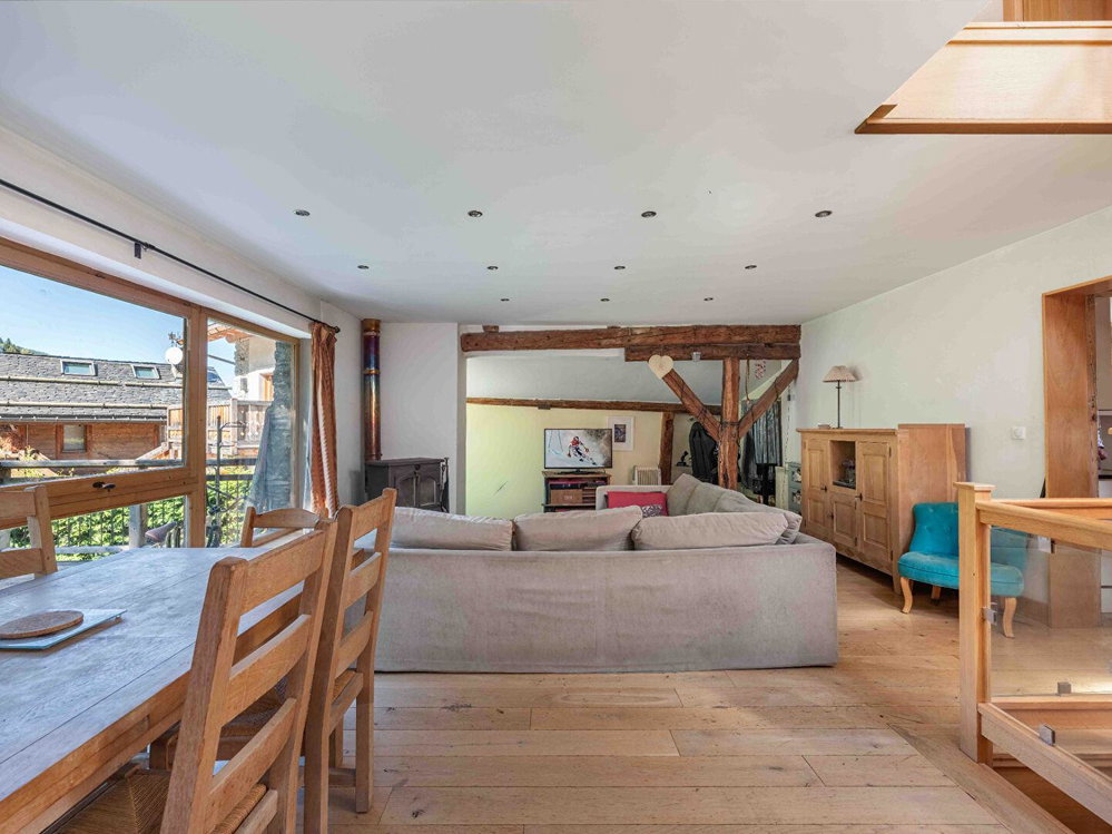 4-bedroom chalet with flat garden for sale in Meribel 553180097