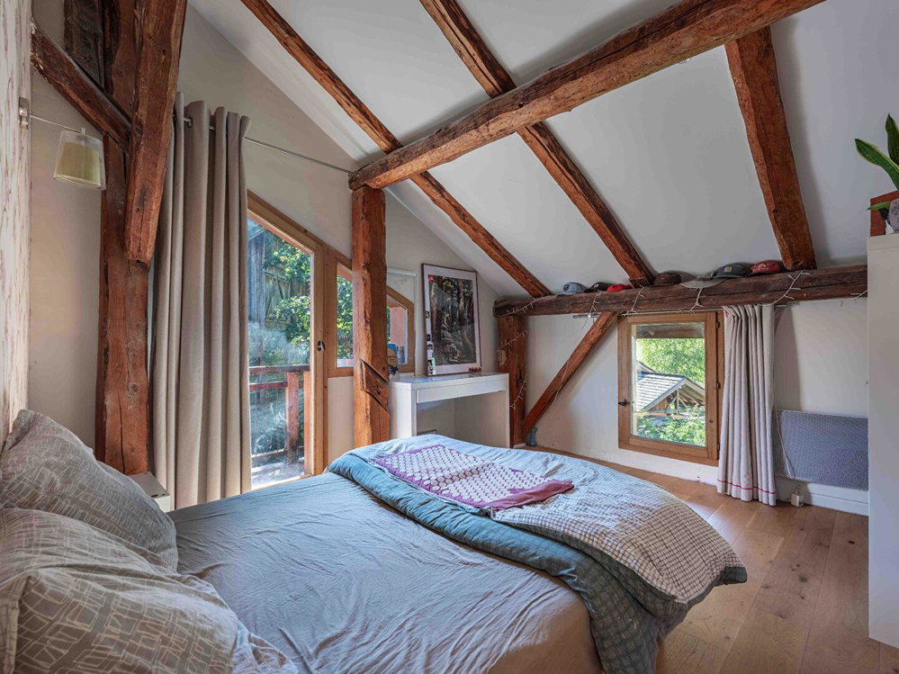 4-bedroom chalet with flat garden for sale in Meribel 553180097