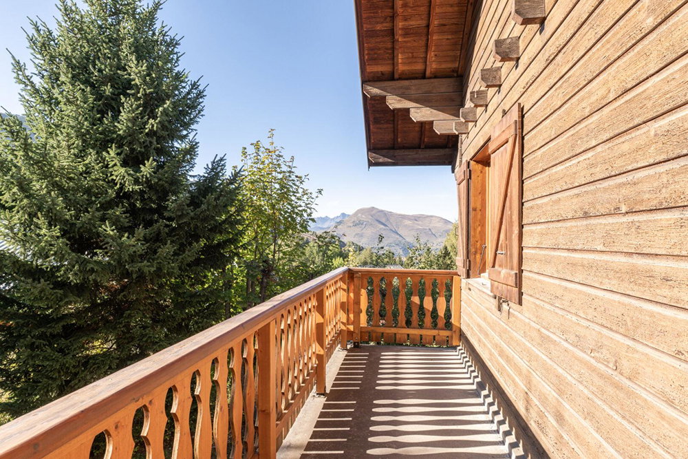 Charming Chalet on 1,028 m² of Buildable Land – 200m from piste for sale in Les 2 Alpes 587651898