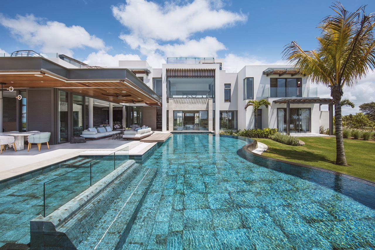 Discover this splendid luxury villa on the Anahita estate 604081451